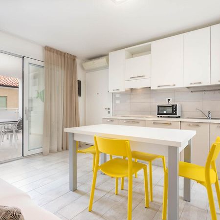 Blu Indaco Villa Elsa Lignano Sabbiadoro Bagian luar foto