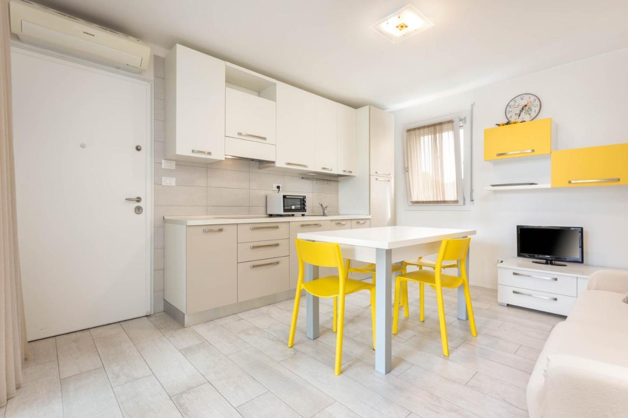 Blu Indaco Villa Elsa Lignano Sabbiadoro Bagian luar foto