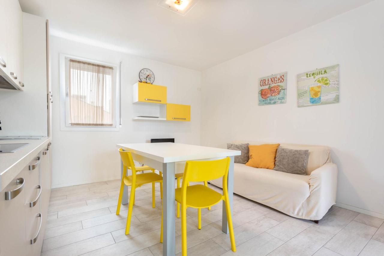 Blu Indaco Villa Elsa Lignano Sabbiadoro Bagian luar foto