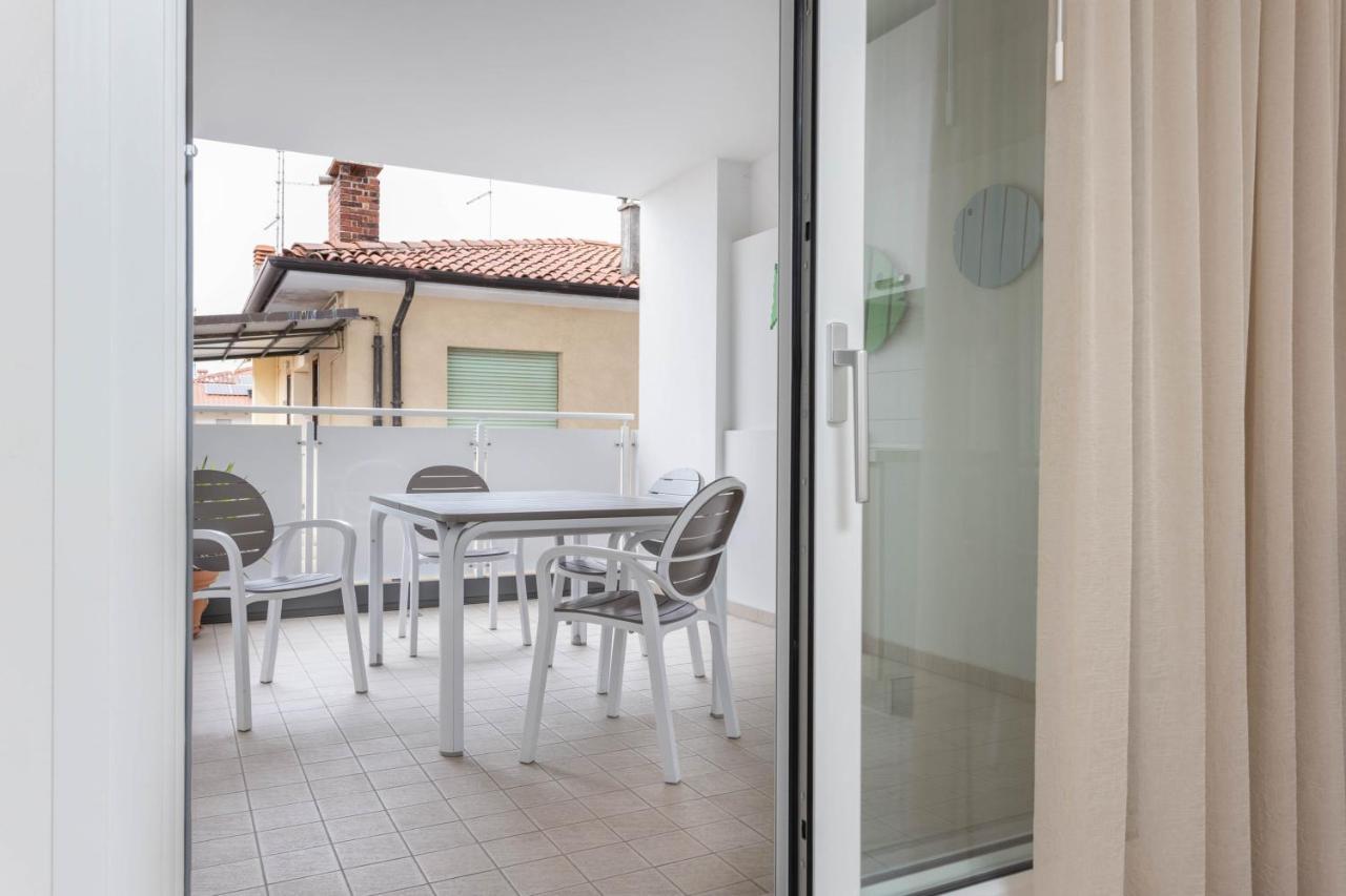 Blu Indaco Villa Elsa Lignano Sabbiadoro Bagian luar foto