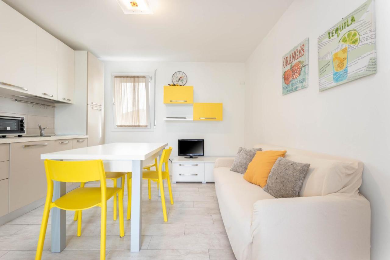 Blu Indaco Villa Elsa Lignano Sabbiadoro Bagian luar foto