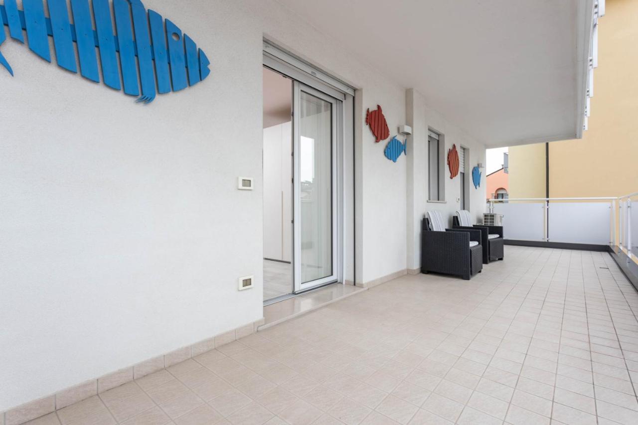 Blu Indaco Villa Elsa Lignano Sabbiadoro Bagian luar foto