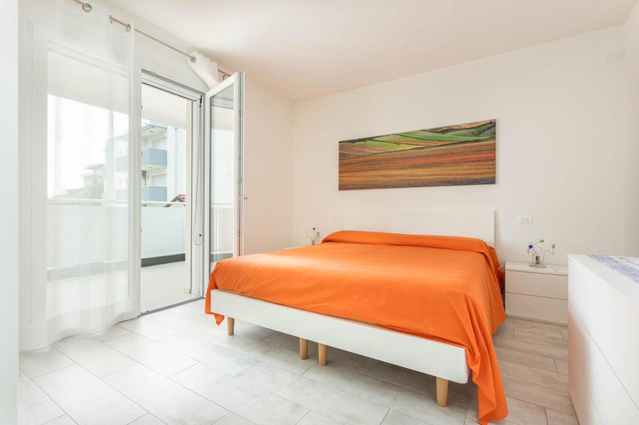 Blu Indaco Villa Elsa Lignano Sabbiadoro Bagian luar foto