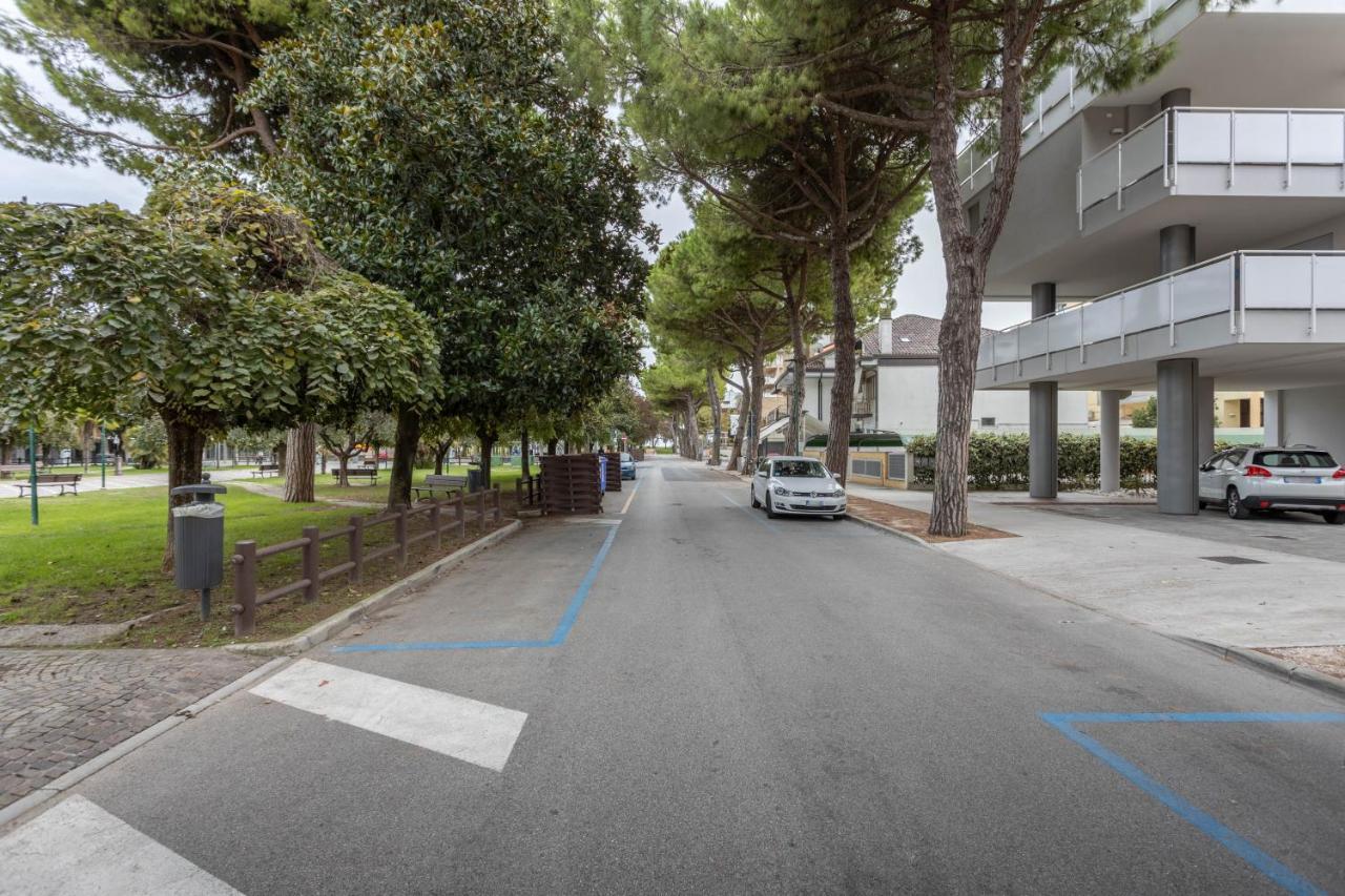 Blu Indaco Villa Elsa Lignano Sabbiadoro Bagian luar foto
